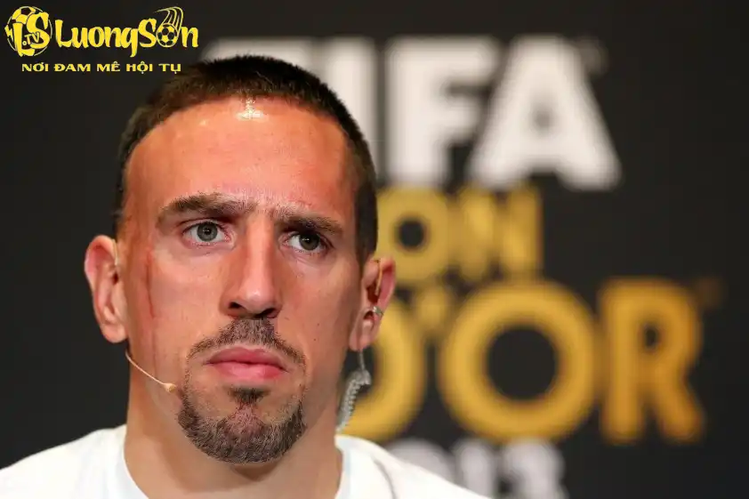 Ribery Tôi xứng đáng Bóng Vàng hơn Ronaldo 2 Franck Ribery cho rằng việc Ronaldo đoạt Quả Bóng Vàng 2013 là một sự sắp đặt (Ảnh: Martin Rose).
