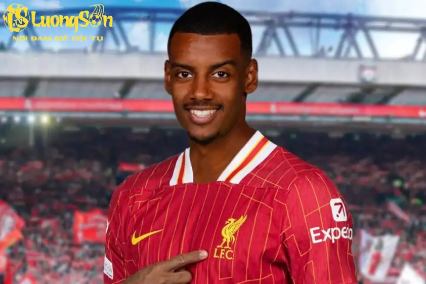 Liverpool nhắm trung phong mới sau Wirtz 3 Nếu Isak tới Anfield, Liverpool sẽ sở hữu đội hình trong mơ (Ảnh: Football Insider)